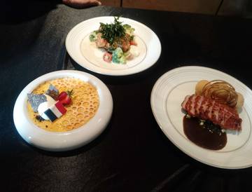 Momen Menikmati Cinta Rasa Perancis