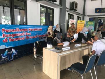 Kolaborasi DKK dan BNNK Surakarta Mengadakan Tes Kesehatan di Terminal Tirtonadi