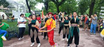 Parade Satwa Sambut Tahun Baru di Solo Safari 