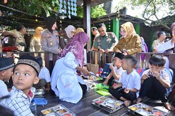 Foto-Foto Saat Bupati Sukoharjo Tinjau Program MBG