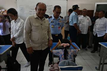 Kepala Badan Gizi Nasional Dadan Hindayana Tinjau Program MBG Lanud Adi Soemarmo