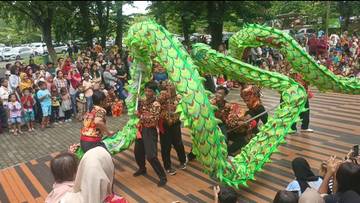 Meriahkan Imlek, Solo Safari Hadirkan Barongsai dan Liong 