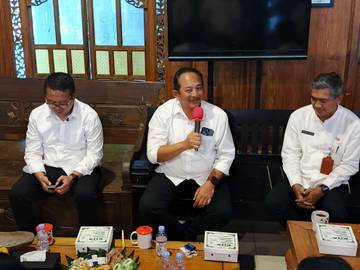 FOTO: Rober-Adhe Disambut Pimpinan OPD dan BUMD Karanganyar Usai Retret