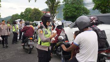 Pembagian Takjil Gratis Dari Polres Wonogiri 