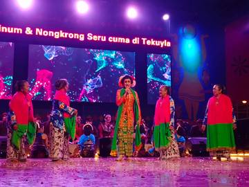FOTO: Pagelaran Tari "Lengger Manjing Istana" Sukses Pukau Ratusan Penonton