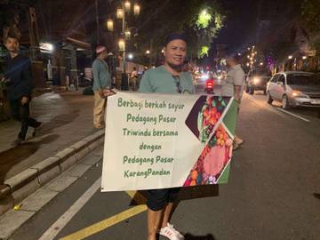 Momen Bakti Sosial Paguyuban Pedagang Pasar Triwindu