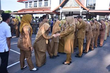 Foto Galeri, Bupati dan Wabup Sukoharjo Gelar Halal Bihalal Dengan ASN