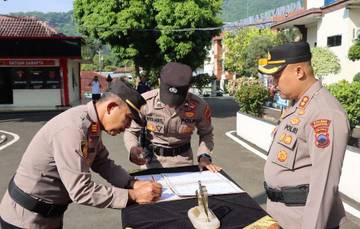 Upacara Penyerahan Purna Jabatan Kapolsek Puhpelem dan Giriwoyo