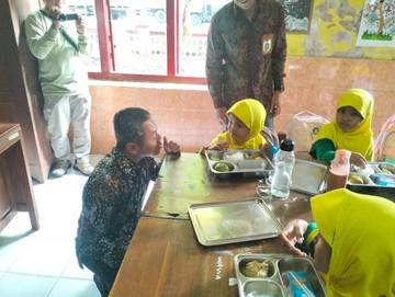 Wakil Menteri Pendidikan Kunjungi Kegiatan MBG Di Klaten