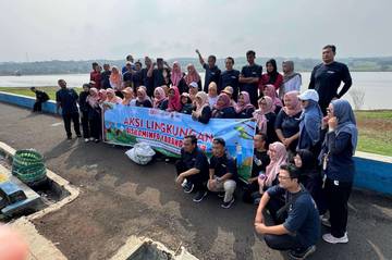 Diskominfo Karanganyar Bersih Sampah Waduk Delingan, Sambut HUT RI ke-80