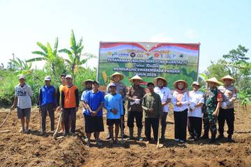 Polres Karanganyar Gelar Tanam Raya Jagung