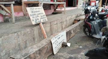 Pedagang Pasar Ondong Kecam Aksi Buang Sampah Sembarangan 