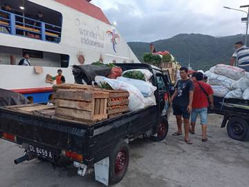 Barang Penting Strategi dan Pokok Tiba di Pelabuhan Tahuna
