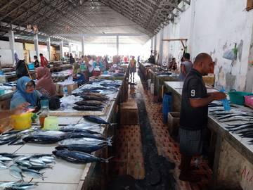 Suasana di Pasar Towo'e Tahuna, 9 Februari 2025