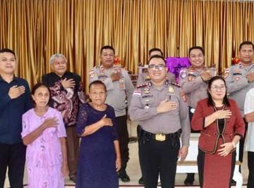 Wakapolres Serahkan Bantuan Sosial di GMIST Galelia Tapuang 