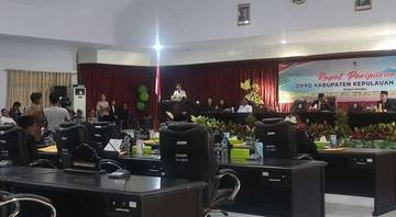 Bupati Chyntia Kalangit  Hadiri Rapat Paripurna DPRD Sitaro