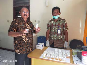 Pegawai BNNK Sangihe Lakukan Tes Urine 