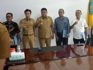Bupati Sangihe Serahkan SK Staf Khusus 5 Orang