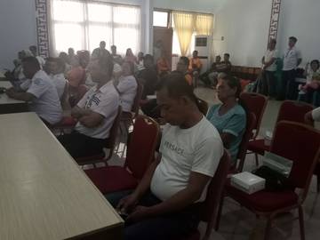 Bupati Sangihe Serahkan Bantuan Bencana Hidrometeorologi