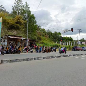 Masyarakat Antusias Menyambut Kirab Obor PON XXI