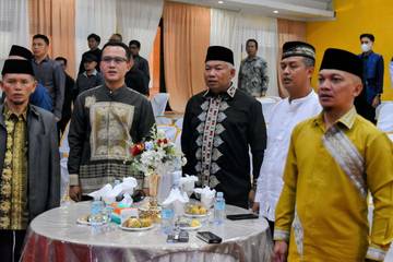 Kegiatan Muslim Ethnic Casual