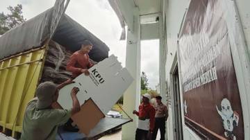 FOTO : KIP Kabupaten Bener Meriah Terima Logistik Pilkada