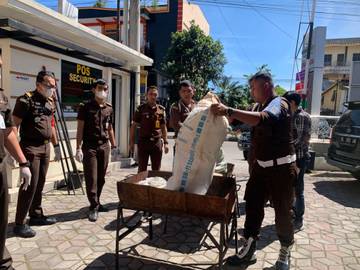 Pemusnahan Barang Bukti Kejahatan oleh Kejari Aceh Tengah