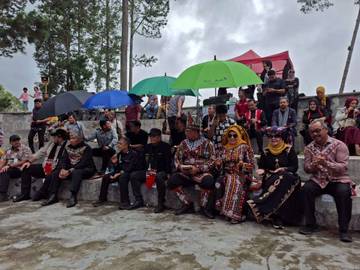 Penampilan Memukau Didong Kopi Tepuk Runcang Bener Meriah