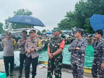 Gabungan Personil Ops Mantap Praja Berhasil Amankan Pendaftaran Bapaslon