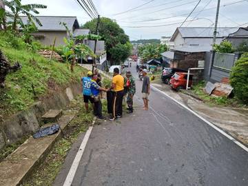 Kegiatan Kerja Bakti RT. 10 Kelurahan Selumit