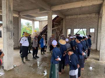 Penanaman Jagung Serentak di Lahan Milik Ponpes