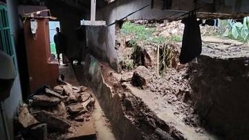 Robohnya Tembok Rumah Warga di Kelurahan Sebengkok