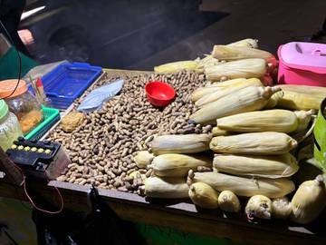 Hangatkan Malam dengan Jagung Bakar di Taman Berkampung