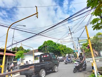 Traffic Light Rusak di Perempatan Jati Bahayakan Pengendara
