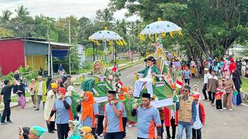 Potret Meriahnya Parade Budaya Semangat Menuju Kemerdekaan di Ibukota Sofifi