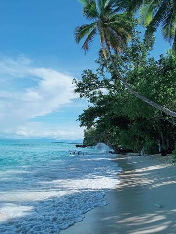 Pesona Pantai Doro, Berpasir Putih Memanjakan Mata