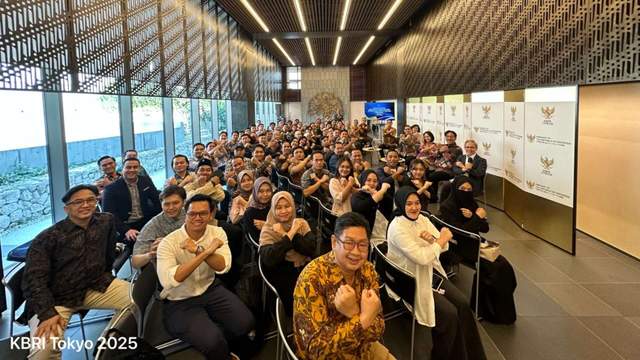 Minister Holds Dialogue with Migrant Workers in Japan