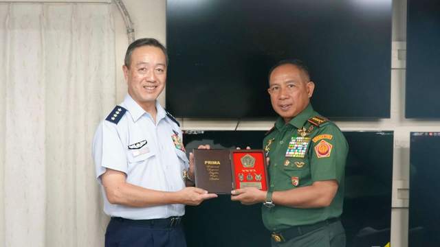 TNI, JSDF Chiefs Meet Aboard Warship in Jakarta