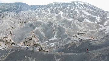 Intip Lari Lintas Alam BTS100 Ultra di Bromo