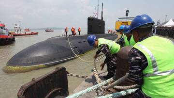Kapal Selam Rusia Tiba di Surabaya
