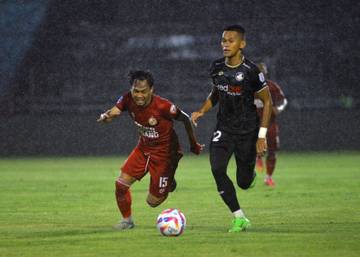 Semen Padang FC Imbangi Polis Diraja Malaysia FC