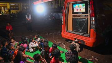 Aktivitas Anak-Anak Pengungsi Erupsi Gunung Lewotobi Laki-Laki