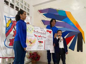 Siswa SD Presentasikan Indonesia di Pekan Ulang Tahun SRI
