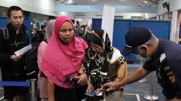 Sejumlah Pekerja Migran Indonesia Kembali dari Malaysia 