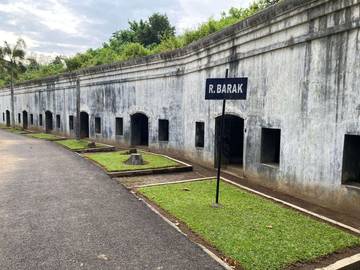 Wisata Sejarah Hingga Melihat Rusa di Benteng Pendem Cilacap