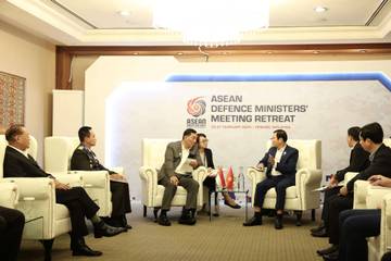 Indonesian and Vietnamese Defense Ministers Have Bilateral Talks