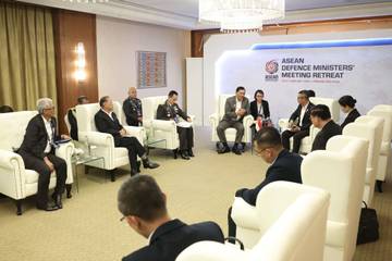 Indonesian and Cambodian Defense Ministers Discuss Forces Development