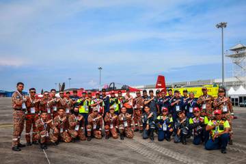 Indonesian JAT Ground Crew Train Malaysian Crew
