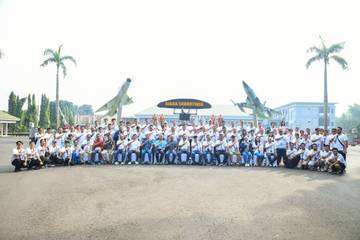  Air Force Personnel and Alumni of ITB Gather