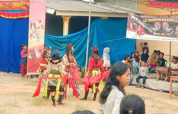 Melihat Pertunjukan Kuda Lumping di Kampung Sidoarjo